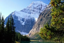 意甲第18轮，科莫迎战莱切，主队全取三分.